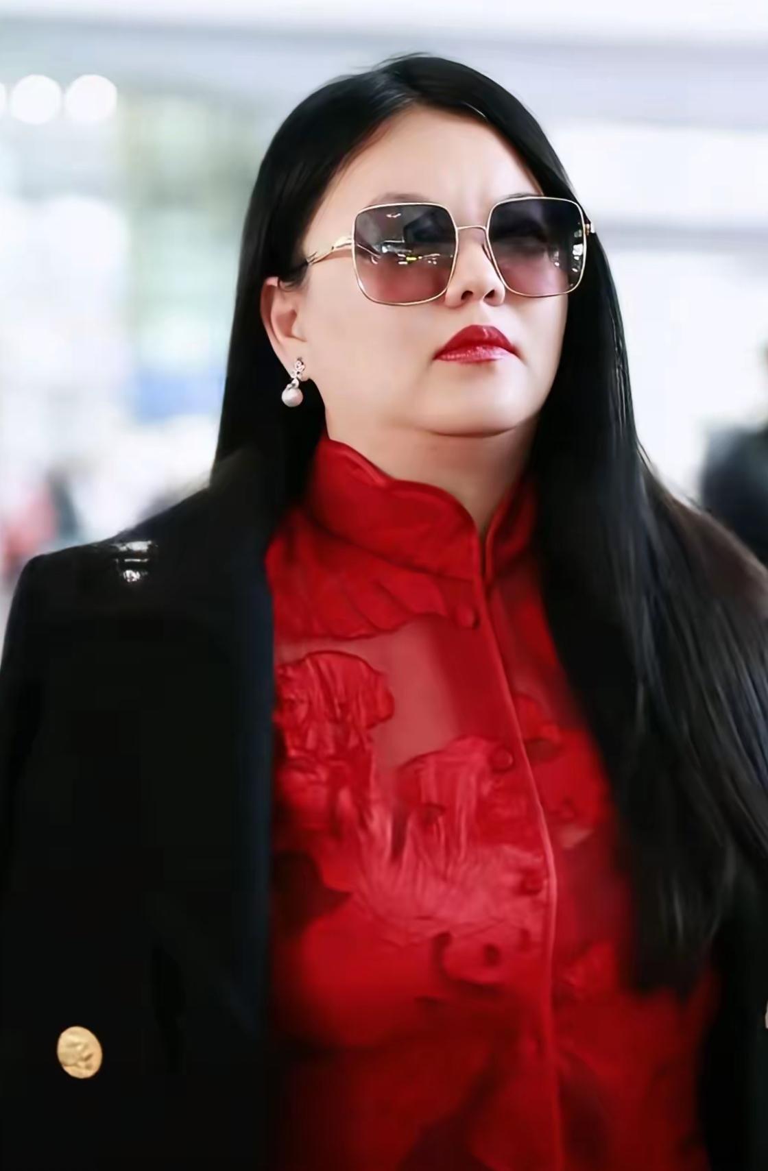 李湘胖到像是迪拜来的土豪姐😂
天啦，真的好吓人🫣‼️
比贾玲瘦下来给我带来的