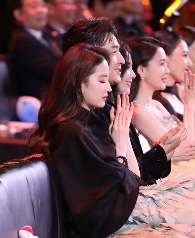 女明星连手指头都是顶美的…