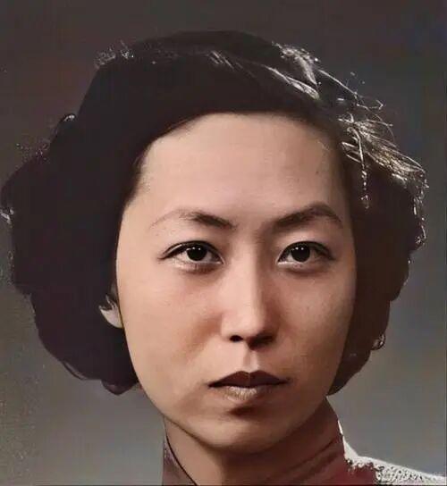 张爱玲去世时留下了33万美元遗产，这笔钱在当时能在上海市中心买下10套以上的两居