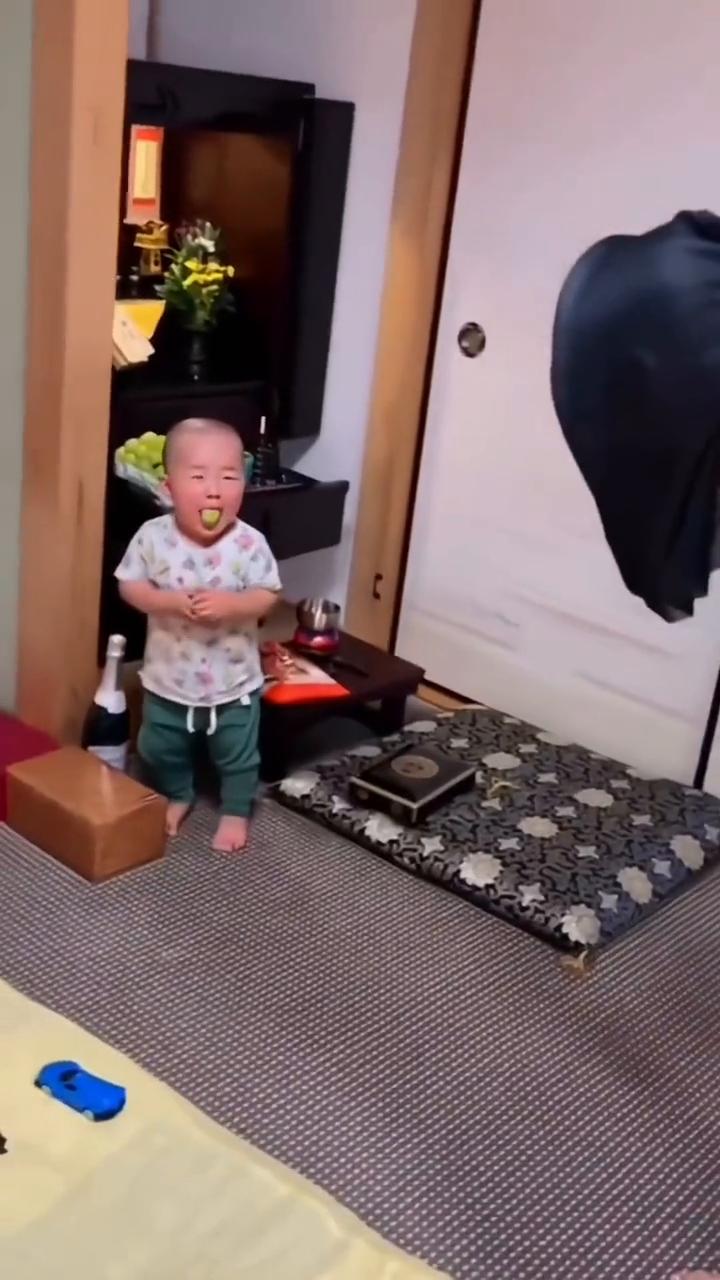 把孩子吓傻了，你就好了我。