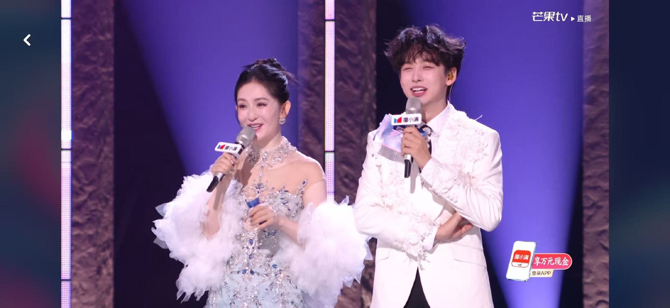 谢娜穿两条裙子不怕踩 内娱防踩第一人：谢娜。谢娜说等了黄灿灿一晚上娜姐：没事，我