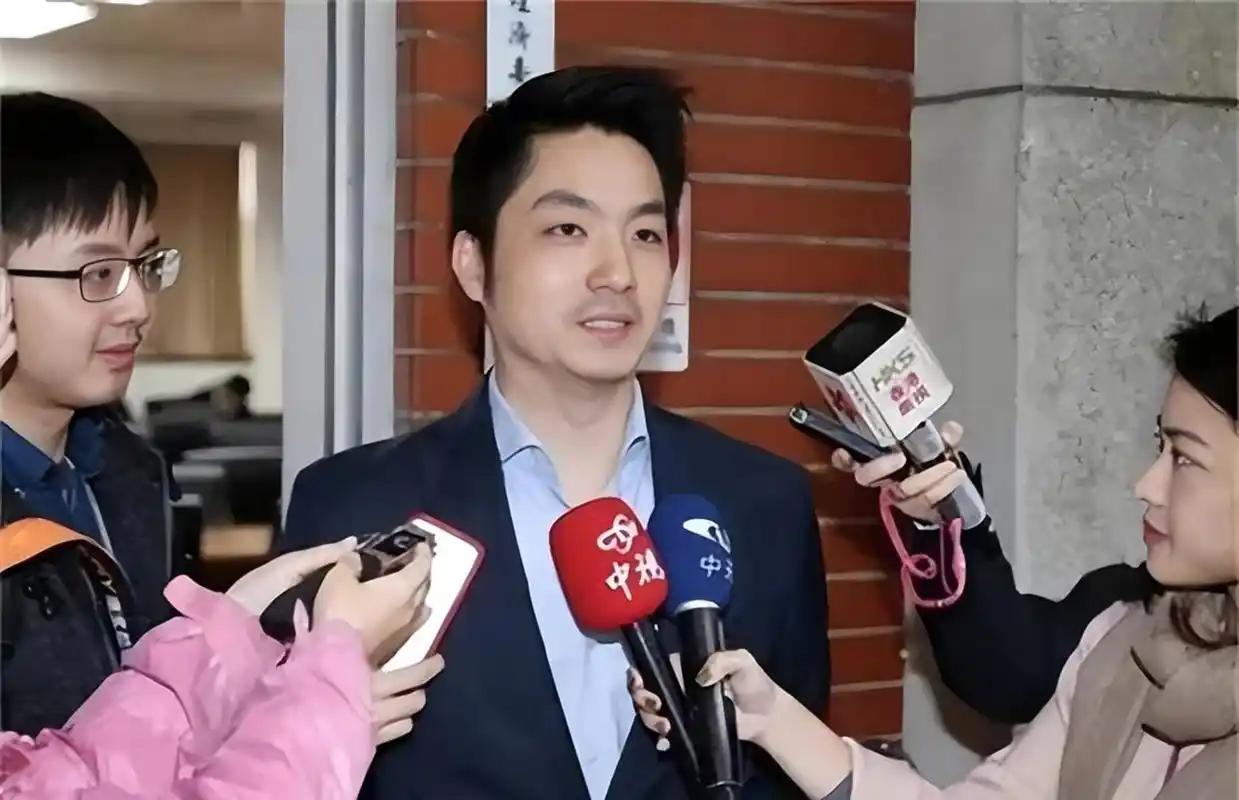 当被问及“台湾人还是中国人”时，蒋万安给出的答案，让所有人都没料到。他明确回应：