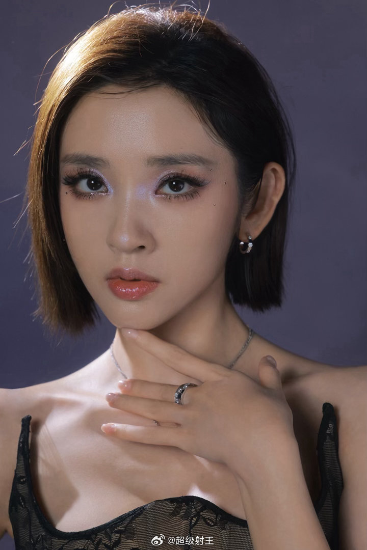 唐艺昕 