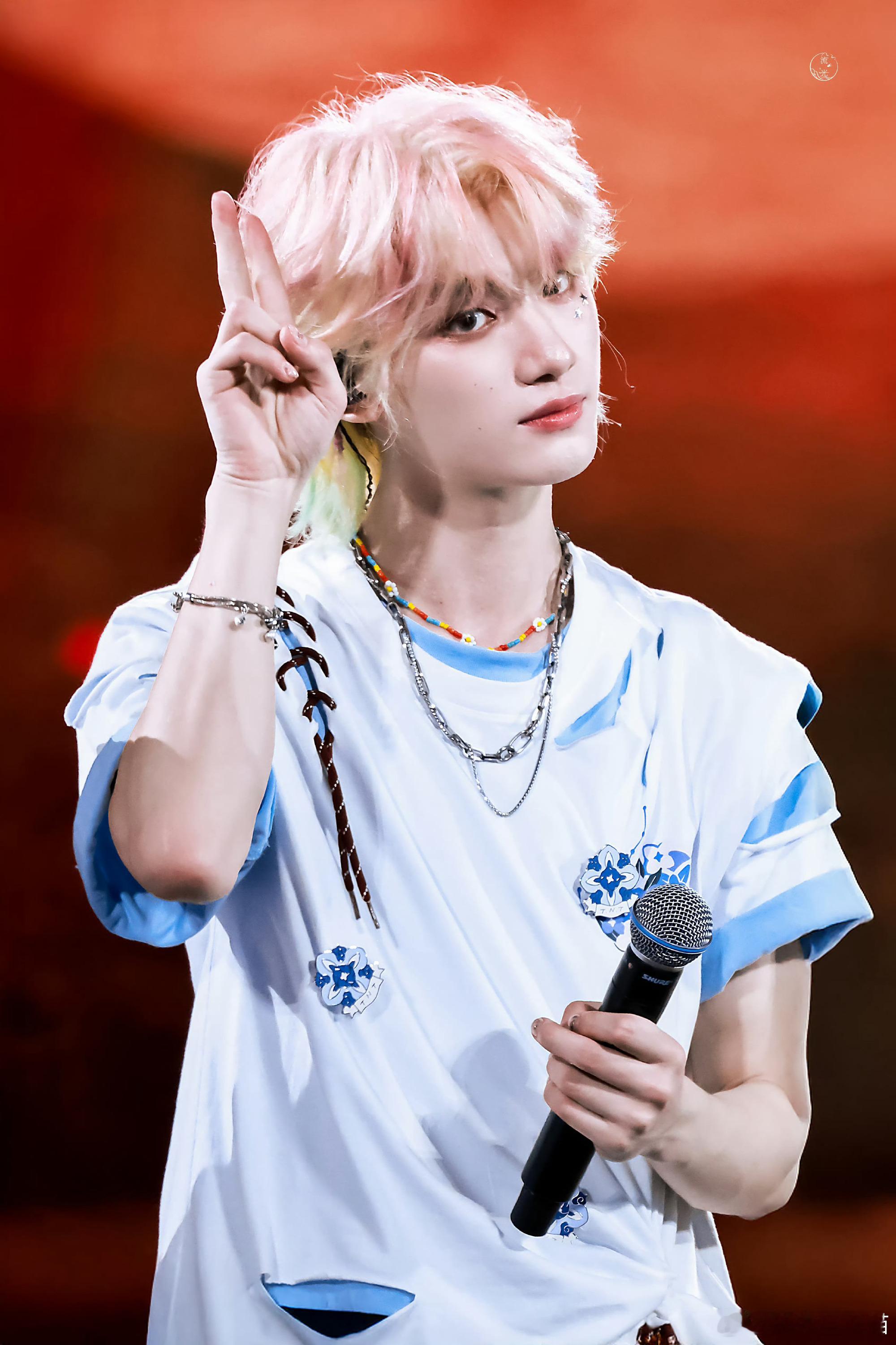 彩色头发之…🦜丁程鑫