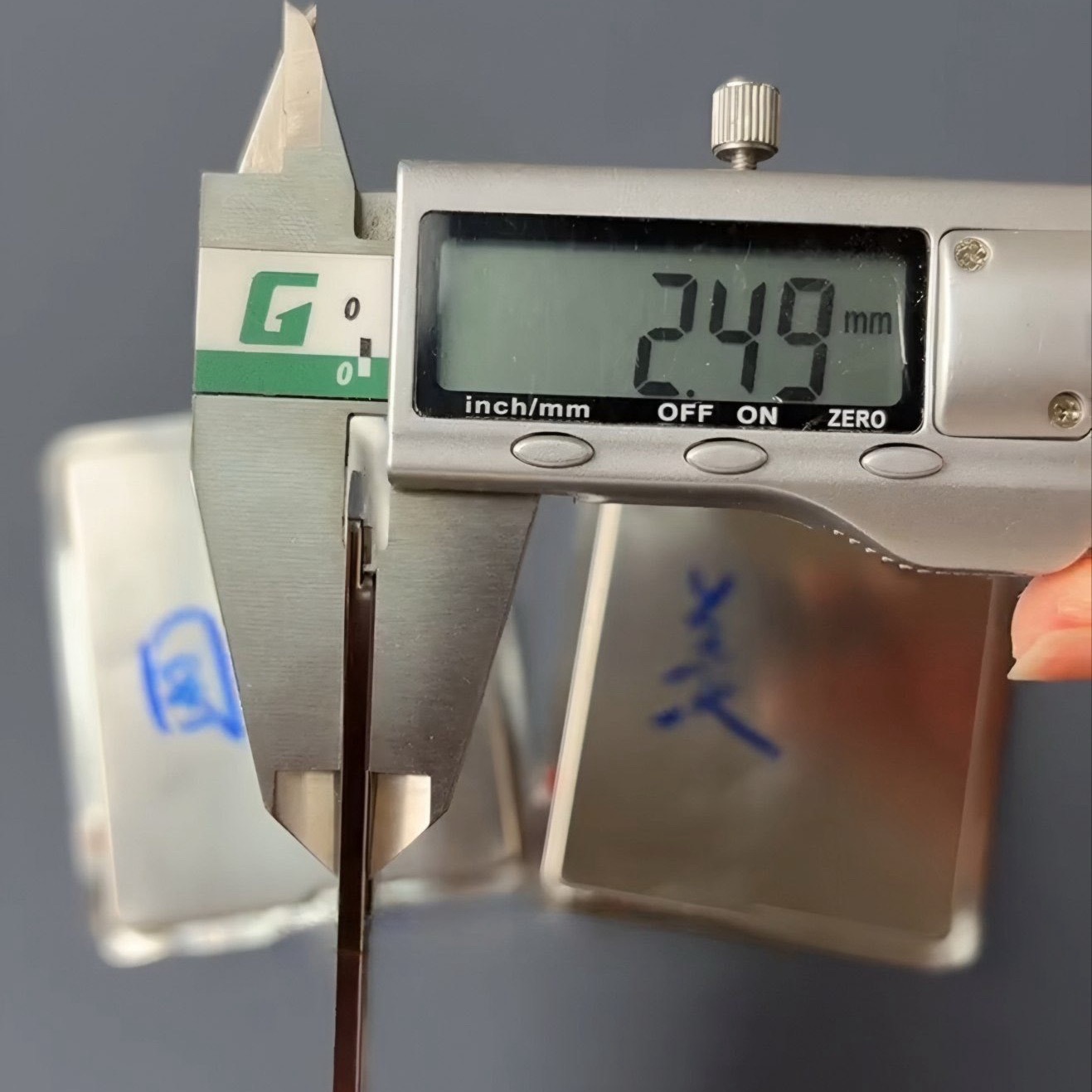手机你选电池容量还是轻薄既要又要还要当然好，现实却是难。iPhone 17 Ai