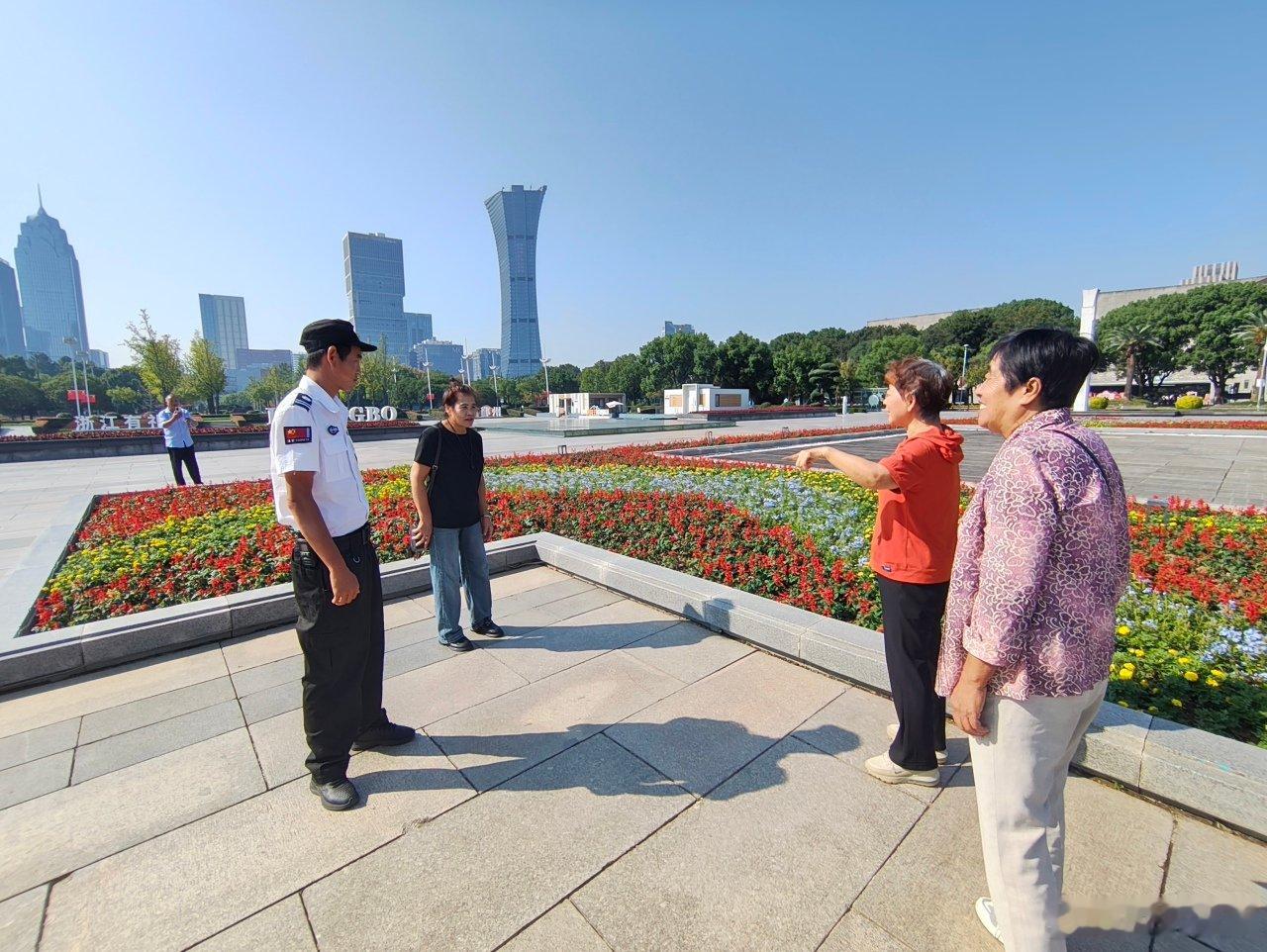 【宁波小哥连续五年拍升旗给老家亲人 】宁波保安师傅年年记录升旗画面分享给甘肃大山