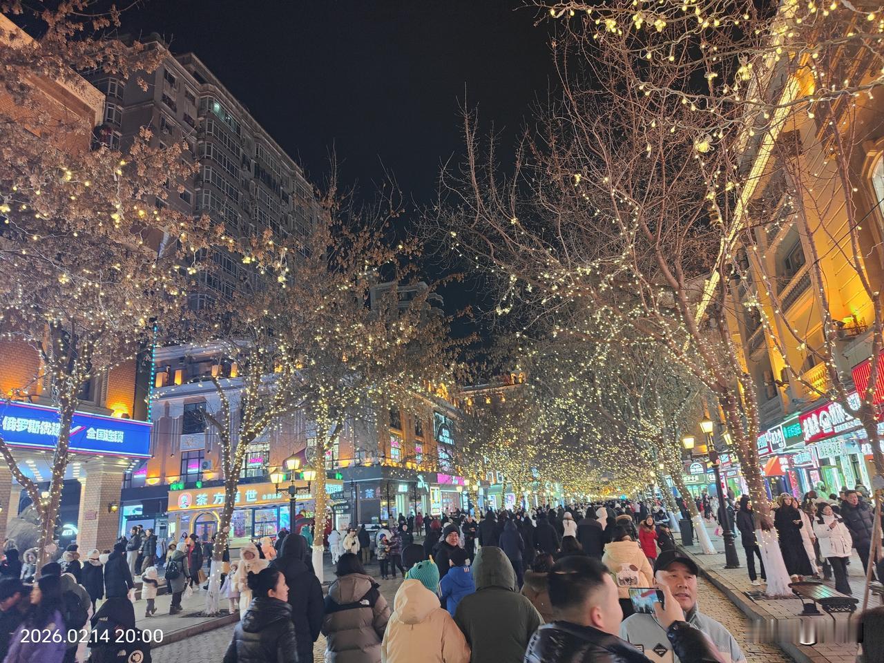 春节前的哈尔滨中央大街人山人海