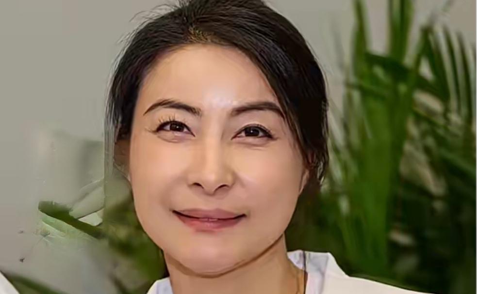 11月9日晚，郭晶晶担任第十五届全运会开幕式第三棒火炬手。其公公霍震霆受访时表示