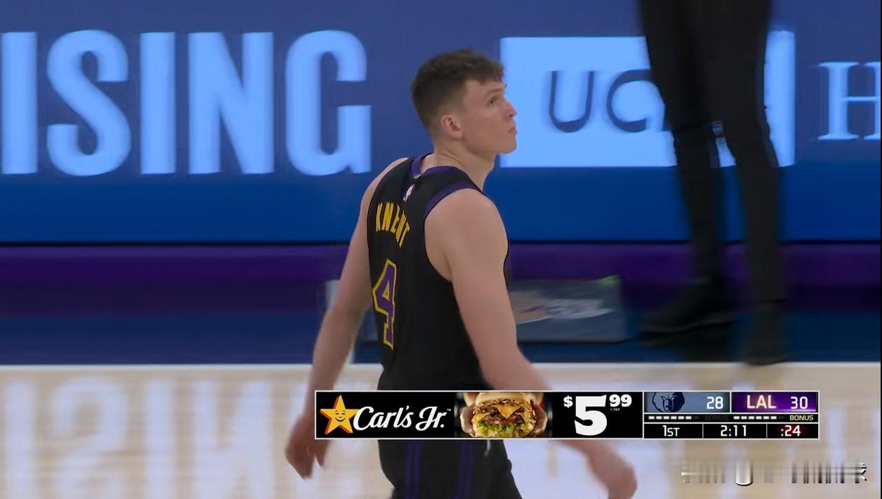 我忍不住要怒喷湖人新星克内克特，他真是一个给机会不中用的主。在今天湖人主场迎战灰