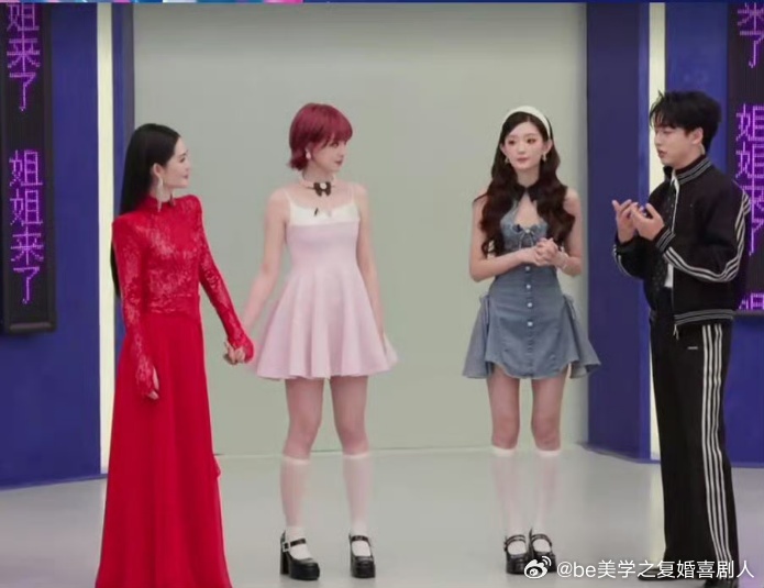 黄灿灿版权意识黄灿灿当面问范玮琪要翻唱授权 别人翻唱是张嘴就来，黄灿灿翻唱是先问