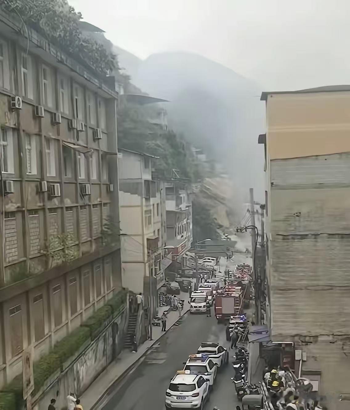 最担心的事还是发生了。

7月17号早上8点，重庆彭水汉葭街道，一个社区网格员在