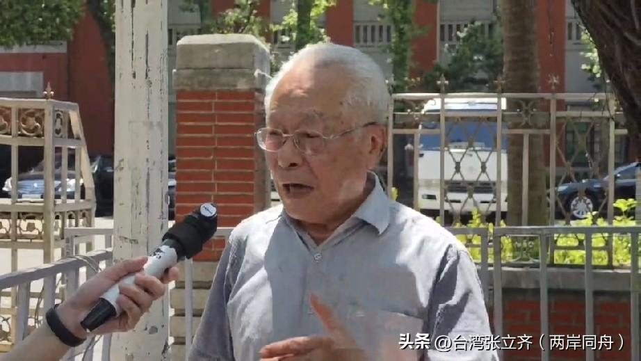 昨天，台湾劳动党、台湾社会更好连线等统派团体一众代表与普通民众，顶着烈日齐聚台湾