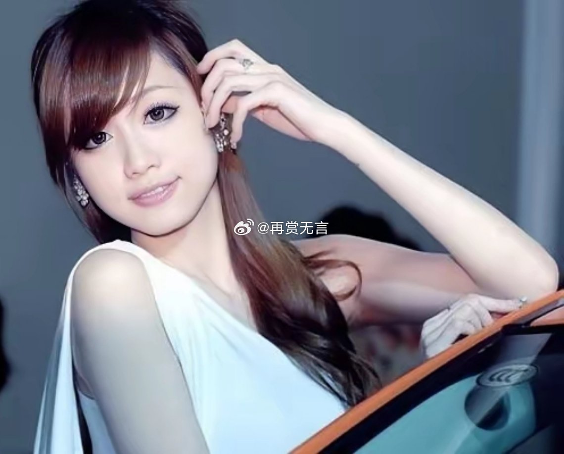 林心如妹妹真漂亮，没有出道做明星是娱乐圈的损失。 