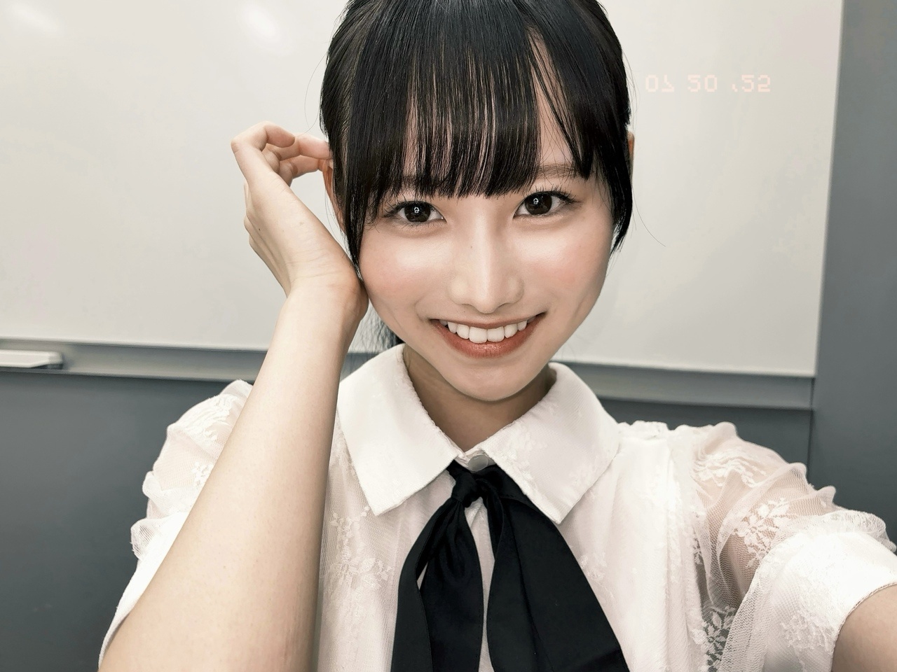 高井俐香「五期生のにまにまふにゃふにゃにっこりお菓子がないと頑張れないスマホは6