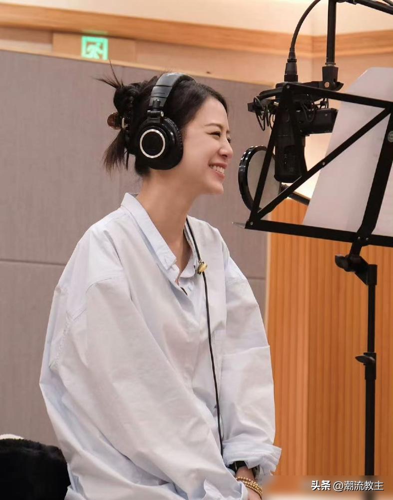 江语晨高调回归，十年没唱，开口就是“老娘”。
浪姐7官宣，她第一个站了出来。文