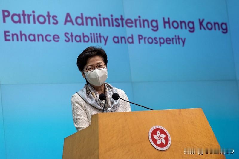 “一国两制”在香港的实践无疑是成功的。回归后，香港旧貌换新颜，经济保持繁荣，法治