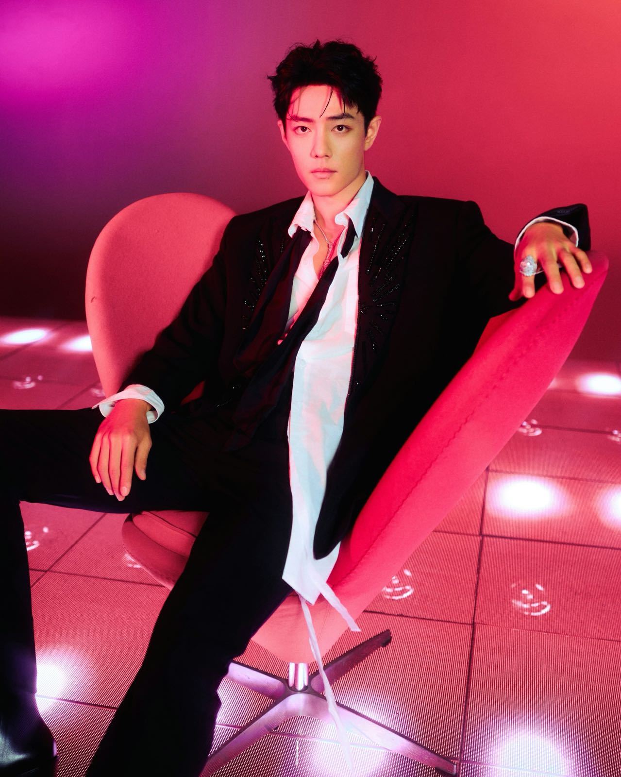 哇哇哇谁家的王子来啦😍肖战2025湾区升明月大湾区电影音乐晚会的出发图好贵气！