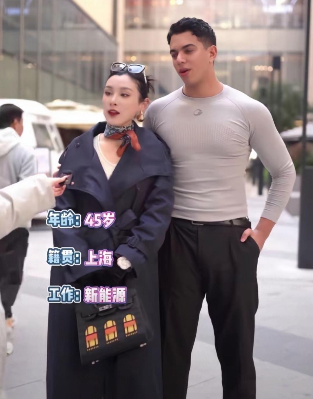 有段跨国姐弟恋，差十七岁。光看脸，根本看不出来。 ​​​