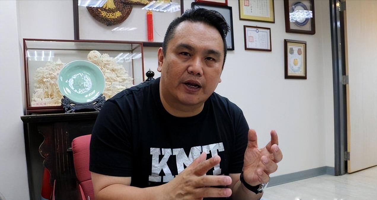 台北市国民党籍议员陈重文被指控涉嫌滥用职权，对台北市社会局施加压力，以协助电信服