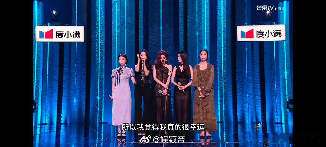 谢娜为代斯哭了 代斯淘汰的时候，谢娜站在旁边眼泪止不住。不是比赛输赢的事，是真的