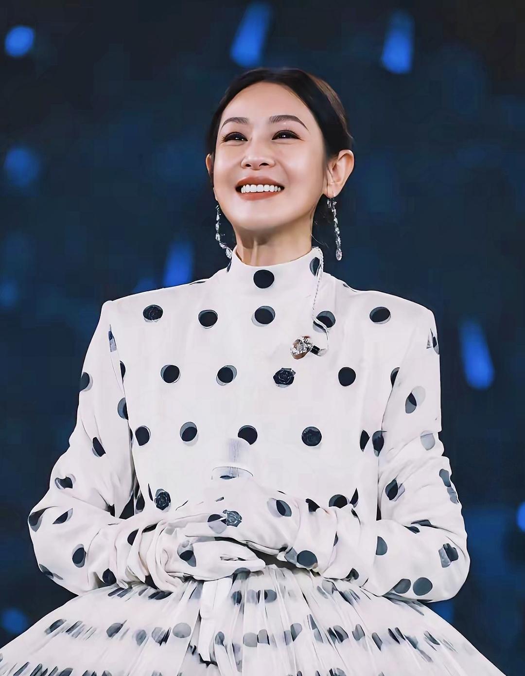 刘若英这个人，
真是完全经不起细细挖掘，
因为越挖约会发现，这个女的毅力太强了！