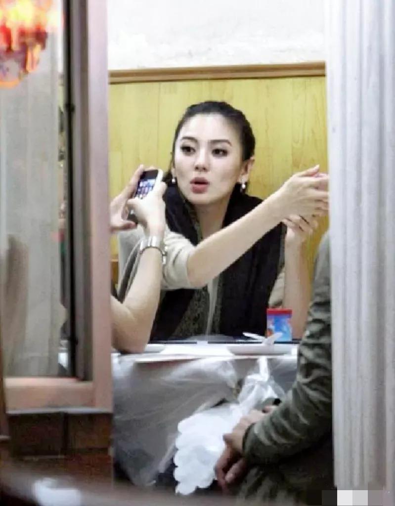 张雨绮的这组生图简直了#张雨绮活动造型# #娱乐圈真实美#