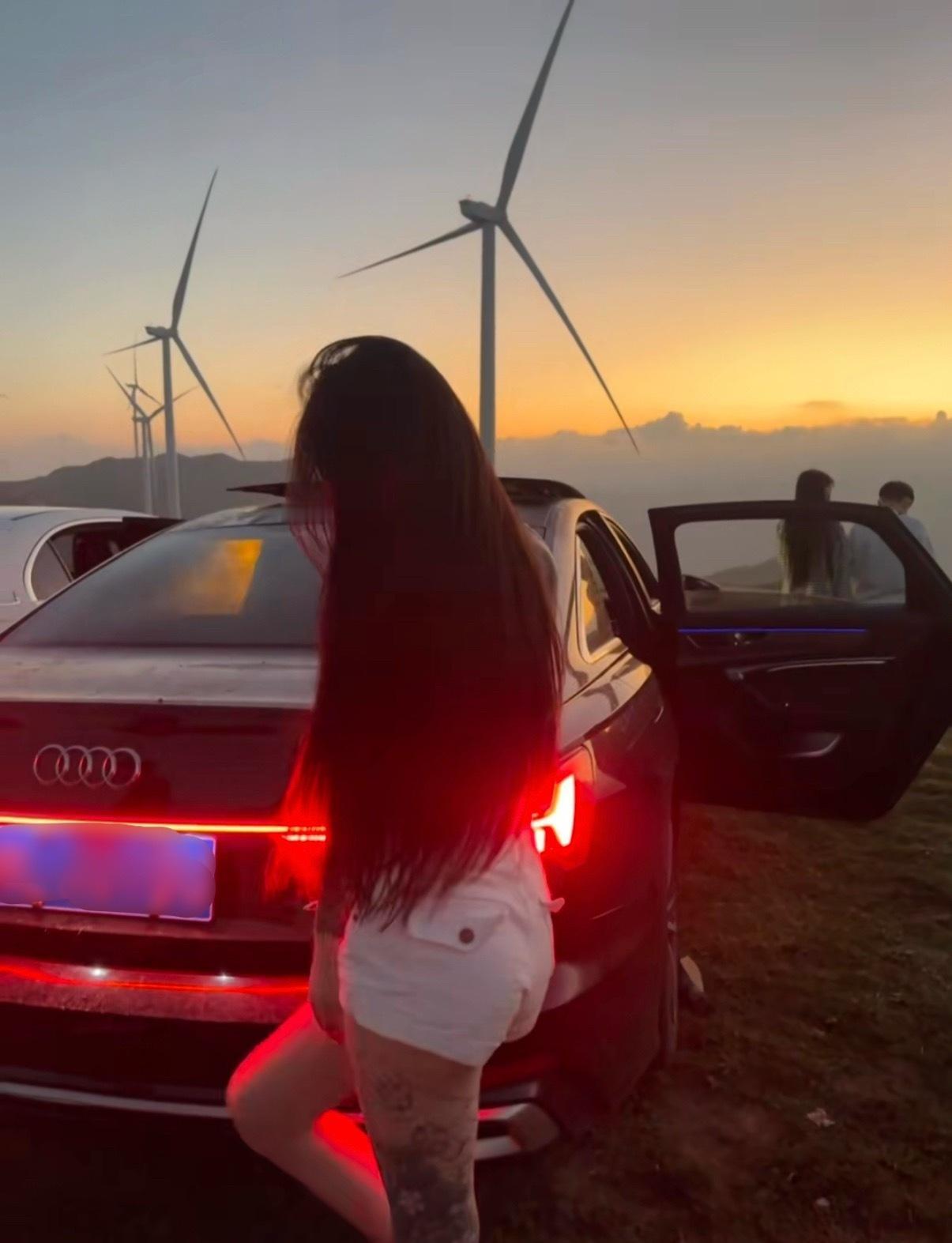 开车到山顶看日出日落也是很浪漫的事情 ​​​