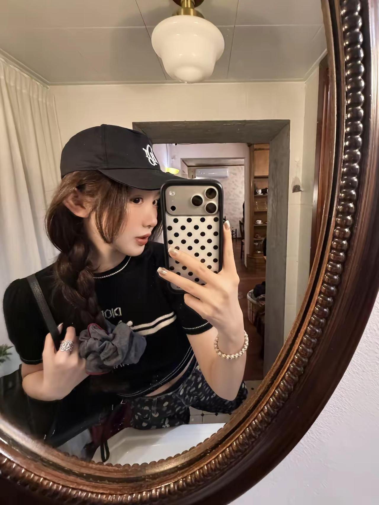 劣质的香水是没有后调的 人也是