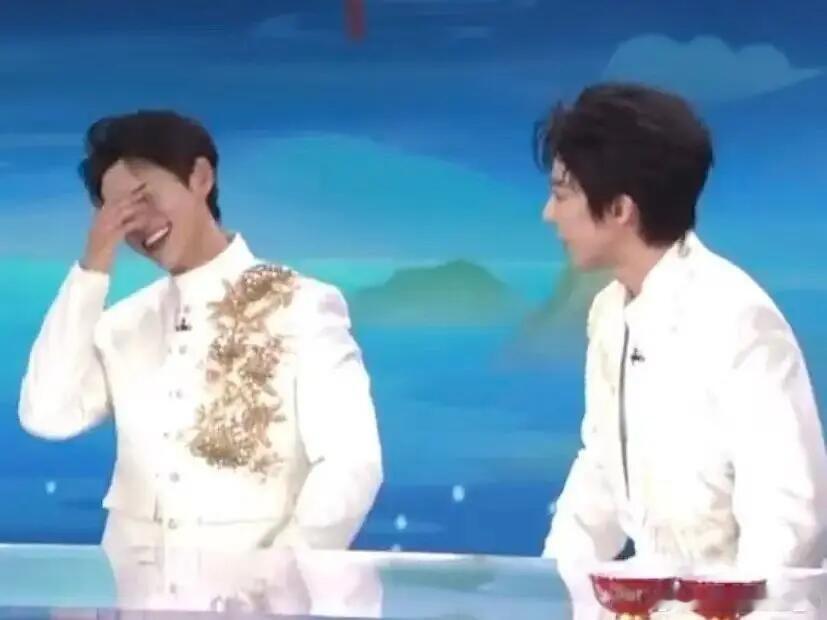 当我已经笑的不行了，我的朋友添如乱belike魏晨：回家自己包几个饺子，再录个视