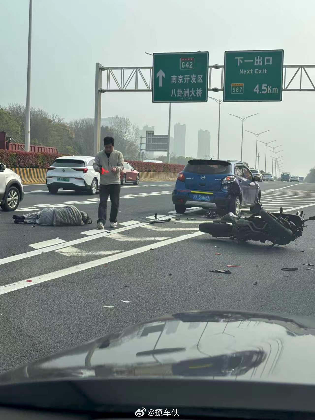 摩托车上绕城太危险了