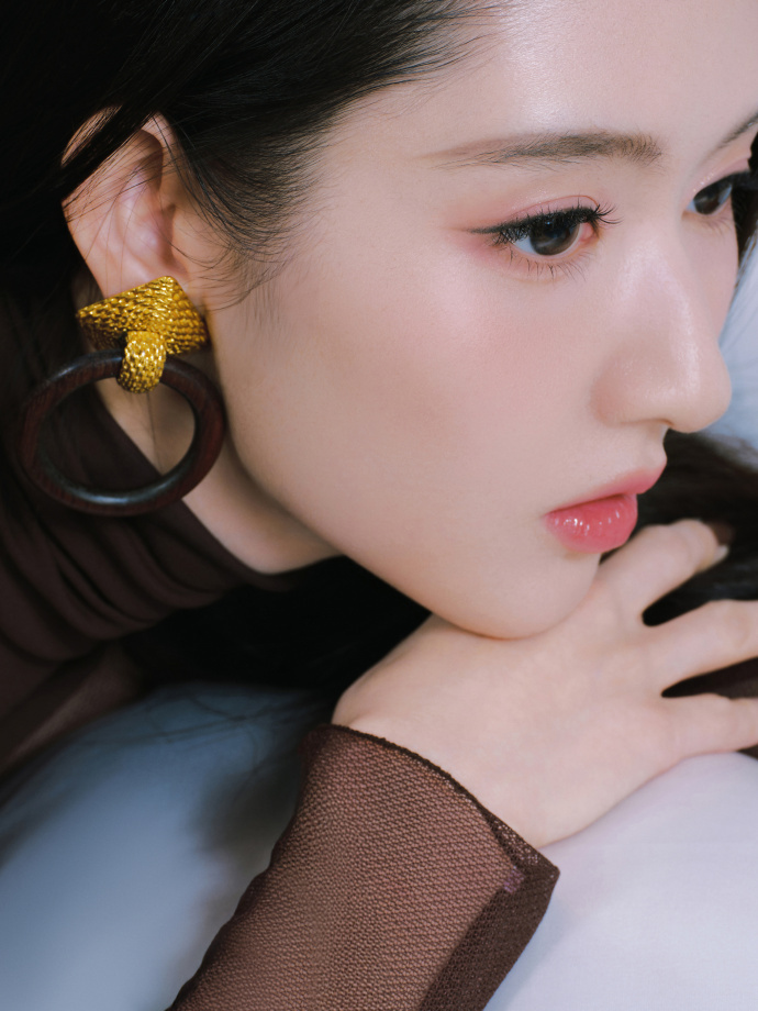 王玉雯S型曲线王玉雯棕色透纱修身裙 王玉雯S型曲线，王玉雯棕色透纱修身裙，谁懂这