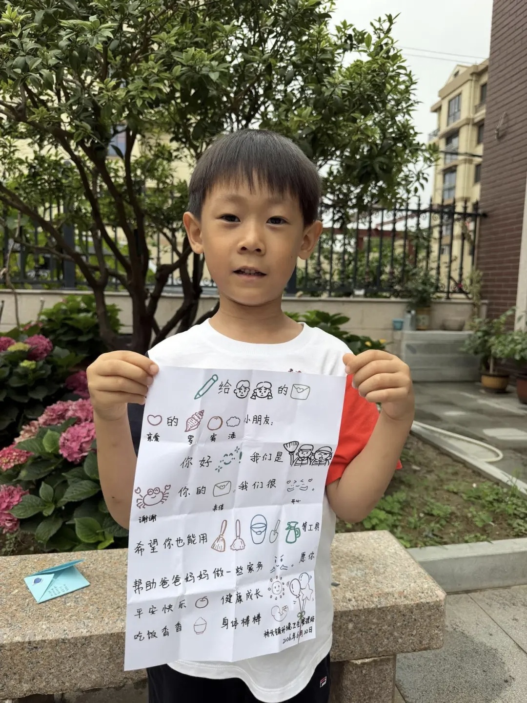 宁波慈溪孩童与环卫工人书信往来满是温柔 近日，宁波慈溪的一位小朋友，用稚嫩画笔写