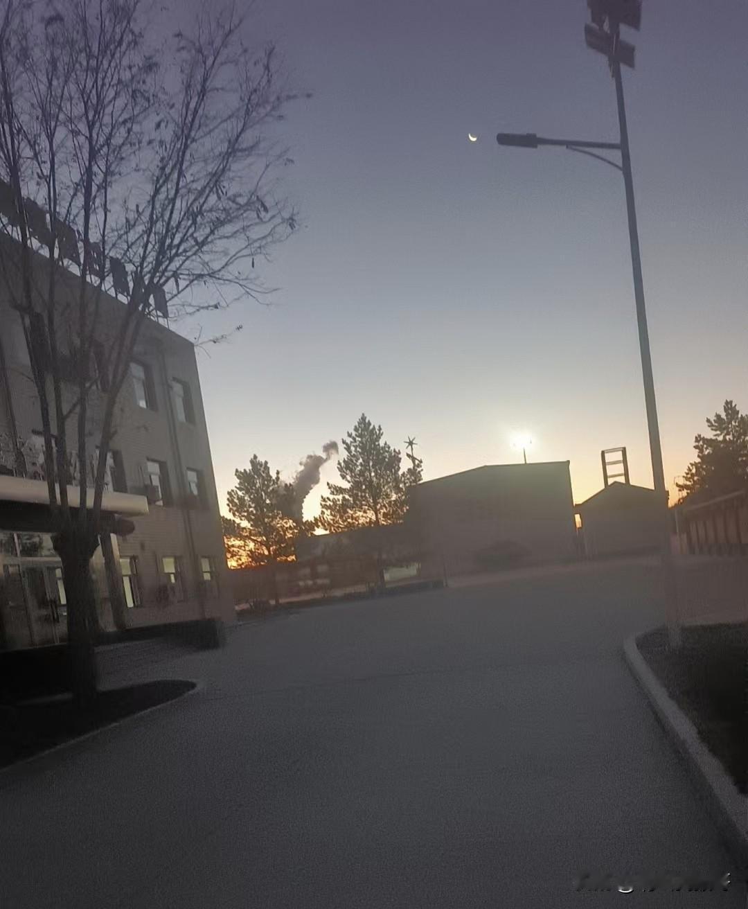 人生最大的无趣就是
你明明想找个人吐槽一番
而那个人却一副不耐烦的样子
认为你很