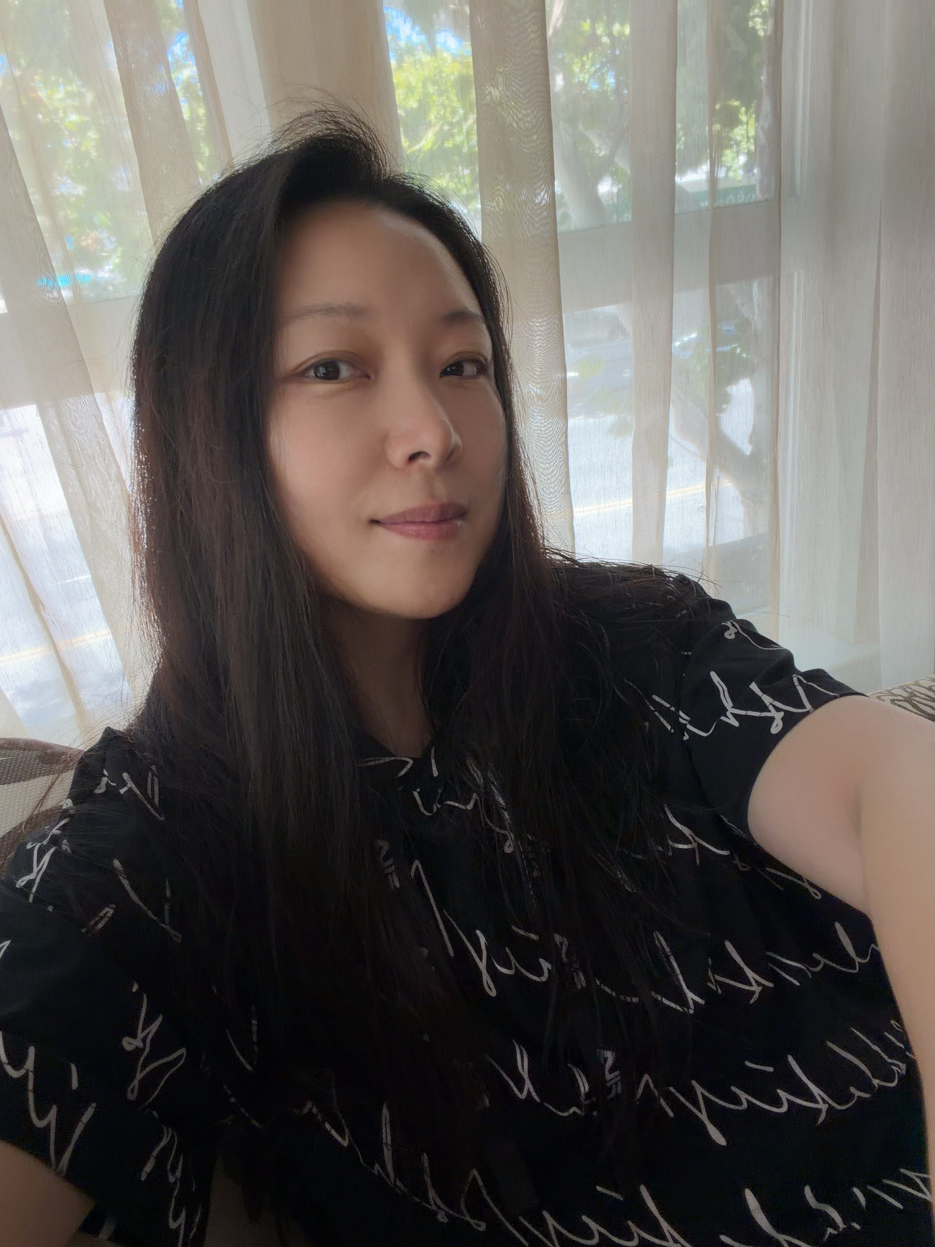 早上在徐怀里撒泼了😂毫无理由地，就各种不爽，对他又掐又咬了一阵子，后来困了又睡