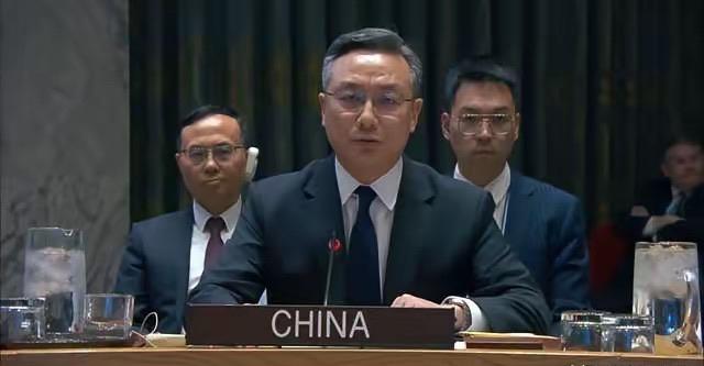 大快人心！安理会全票通过重磅决议，中方强硬表态：谁敢再伤害维和人员，绝不放过。