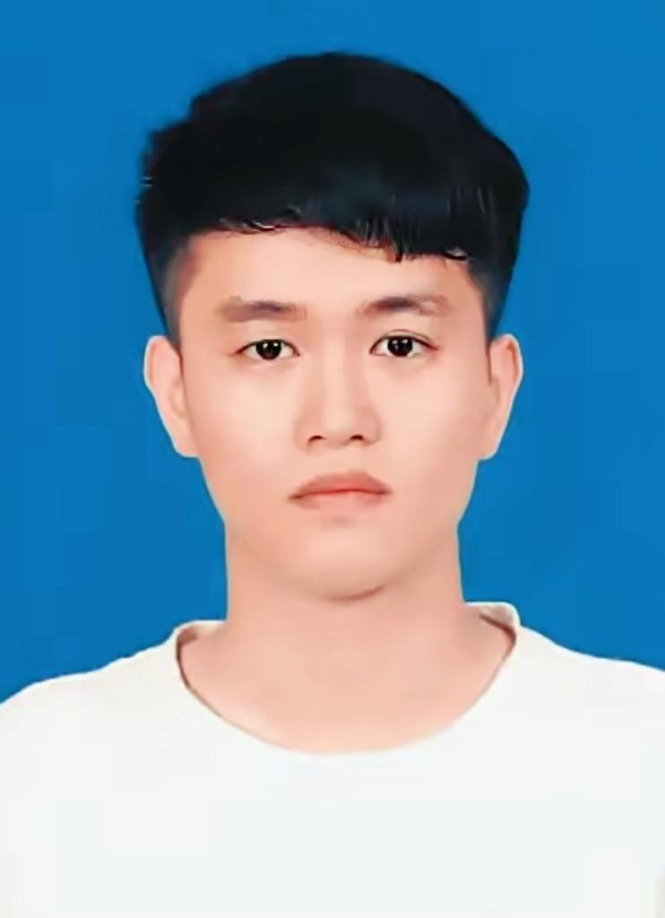 十一岁开始独自照顾瘫痪母亲，这事儿听着像电影剧本。
但陈重私没拍电影，他每天做的