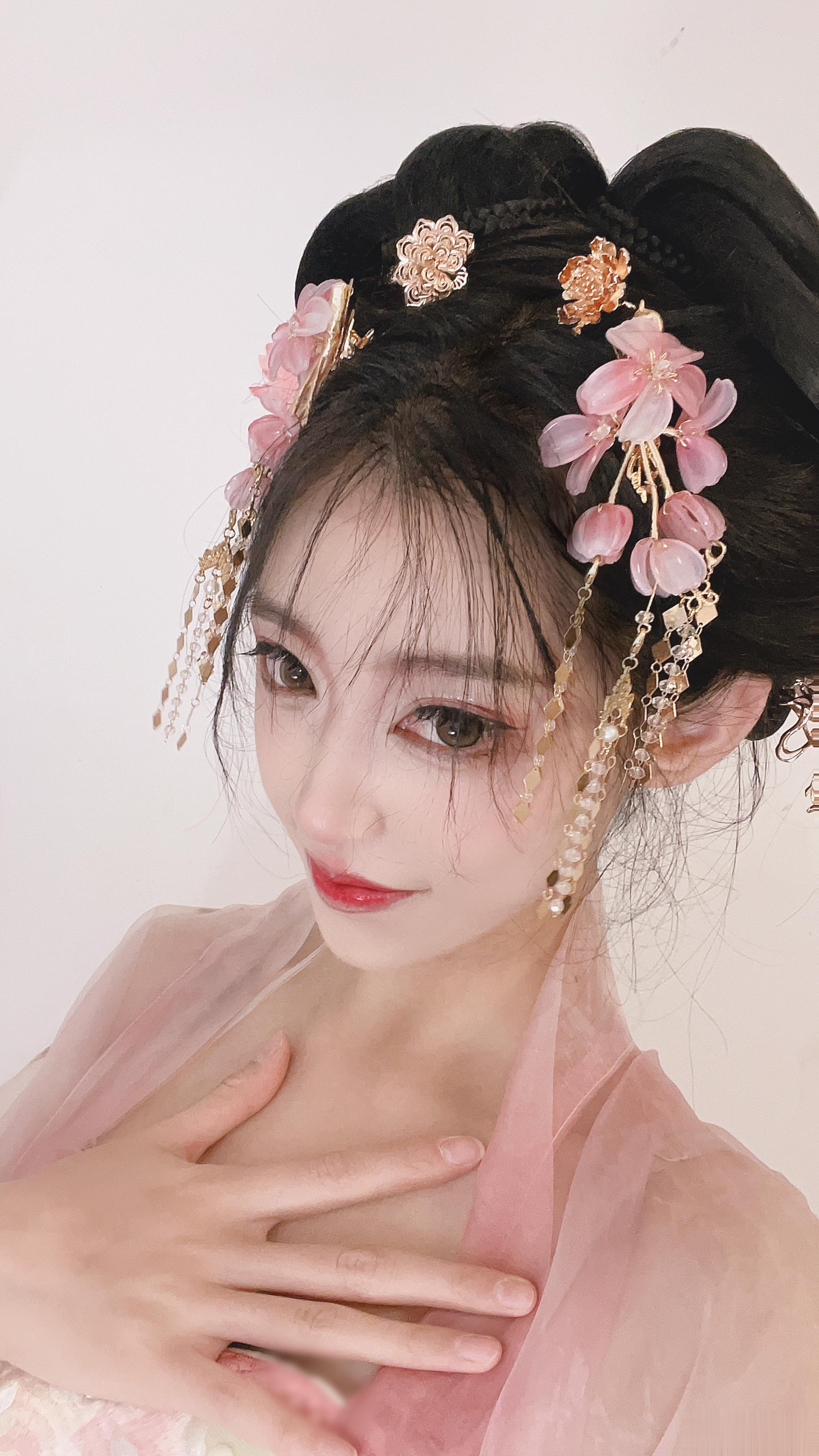 低调做人，高调穿汉服[奥特曼] ​​​