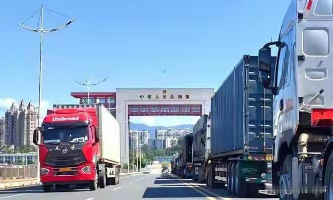 朝鲜疯狂扫货中国机械，3个月进口量创纪录，钱从哪来？藏不住了
最近丹东口岸明显比