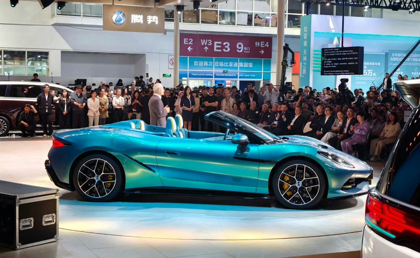 2026北京车展腾势Z智能电动超跑全球首秀，零百加速2秒内，搭载易三方，云辇-M