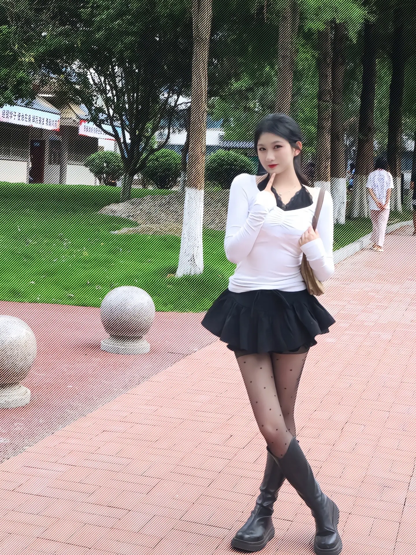 干嘛老讲过去 怎么不坐下来想想未来