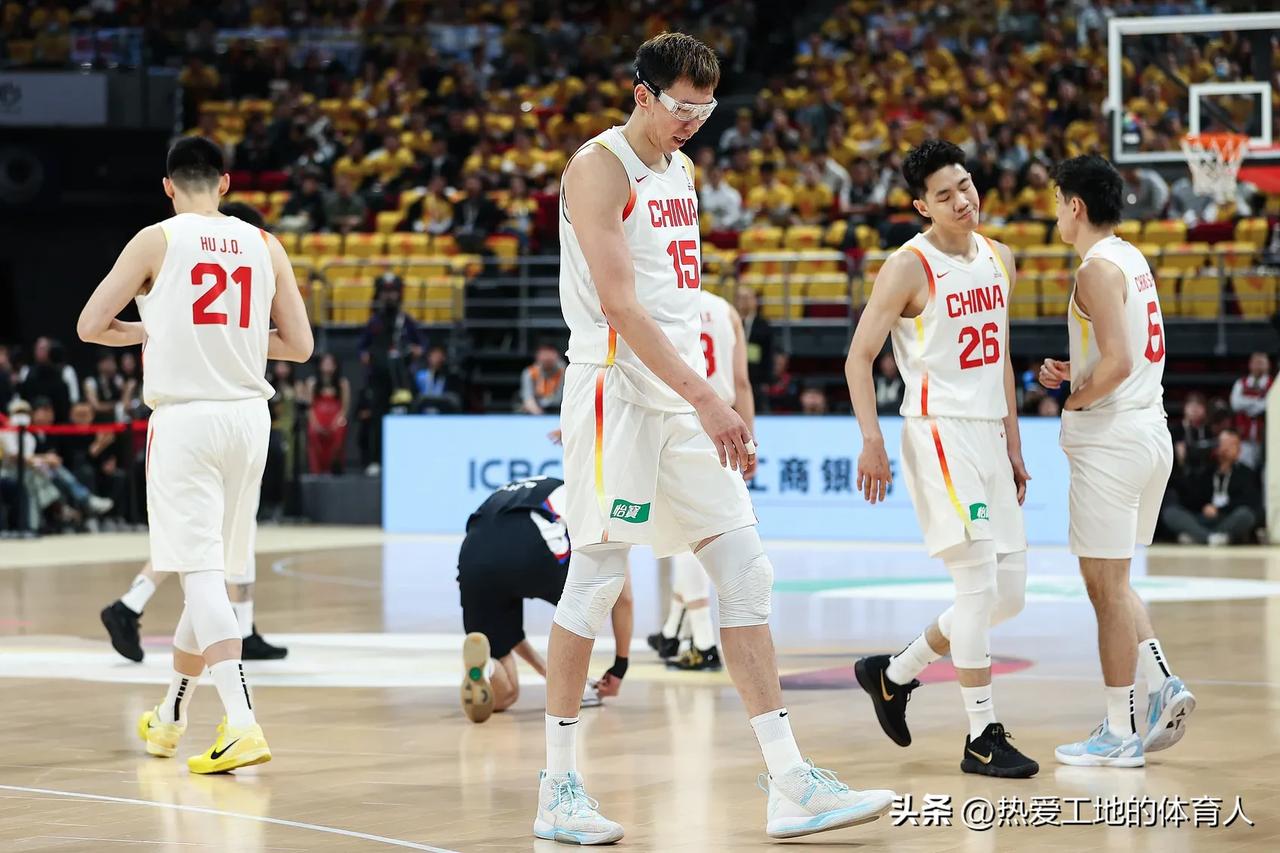 男篮世预赛首战遭遇开门黑
中国男篮76:80被韩国队击败
周琦拿到了11分12篮