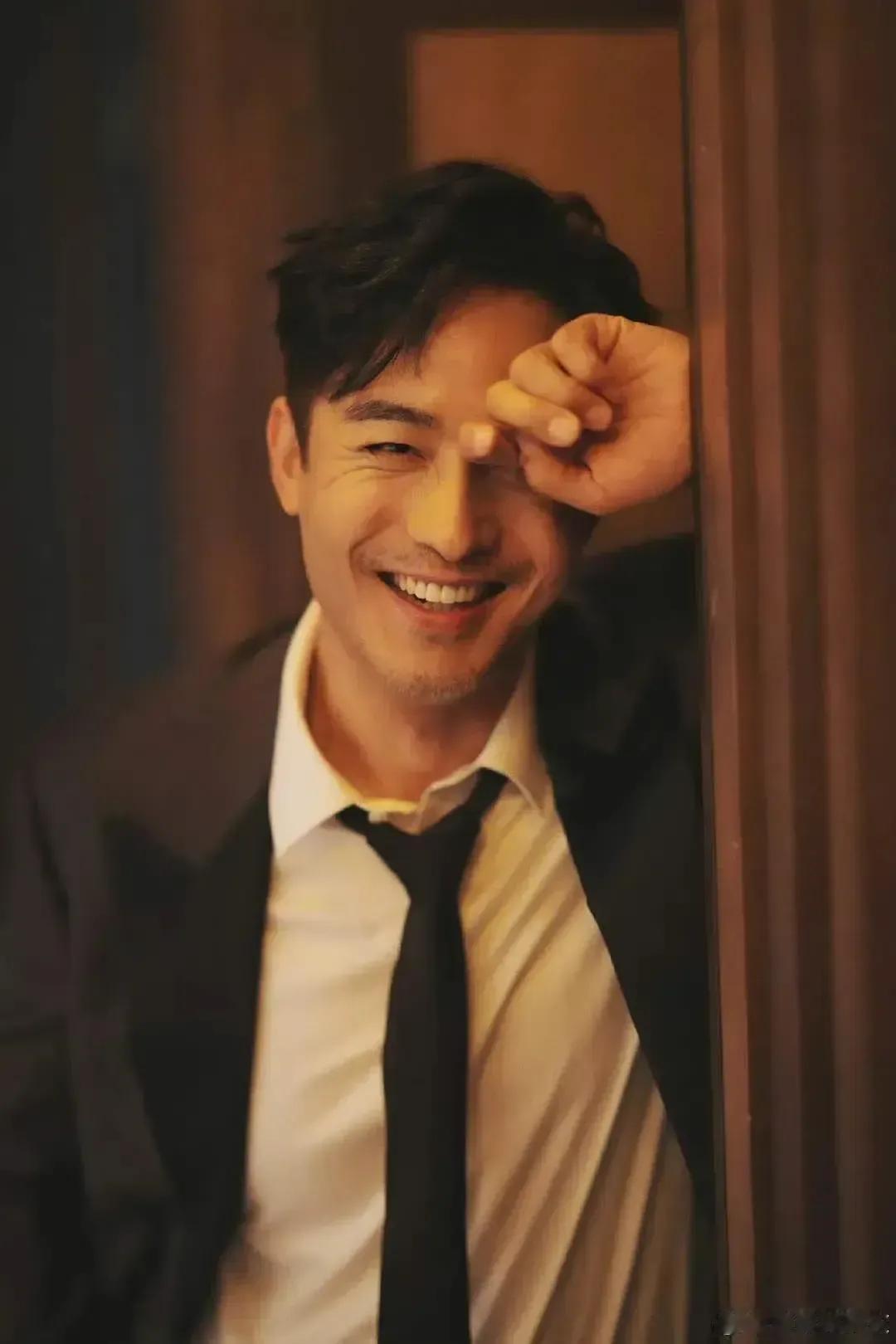 没想到看起来那么老实本分的郭晓东，竟然和韩国女明星有一腿！

郭晓东看起来憨憨的