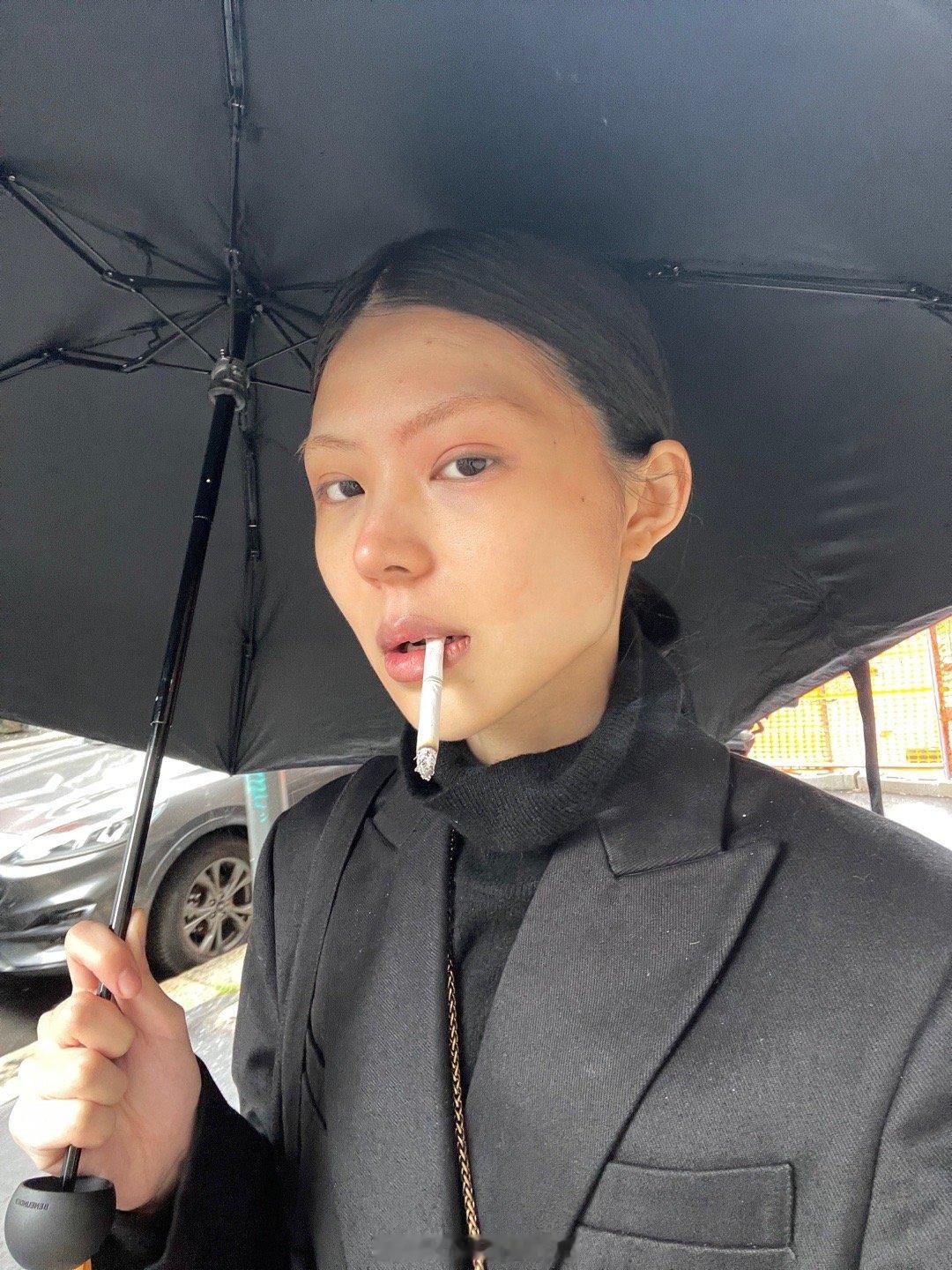 这个发型显得我更秃了… ​​​
