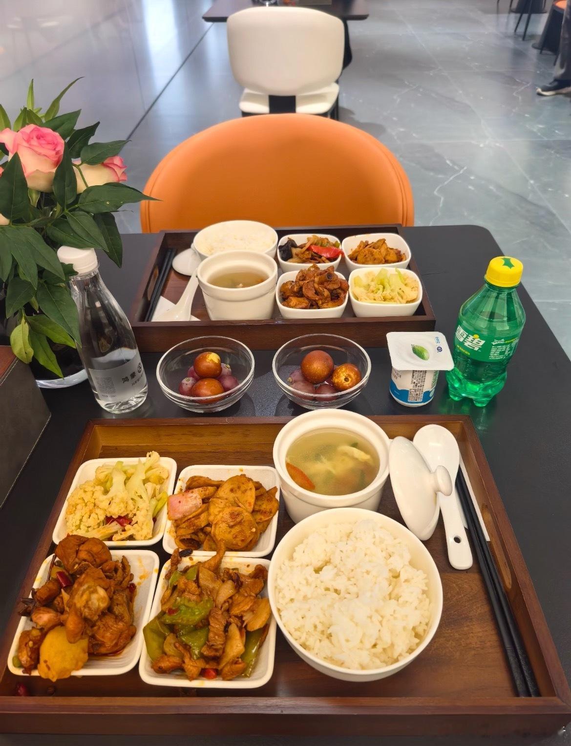 1.网传的【鸿蒙智行致用户中心：停止“鸿蒙大饭店”宣传】截图是假的； 2.用户中