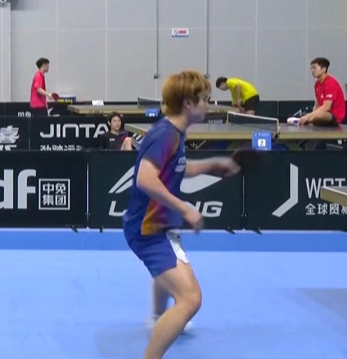 5451yuta你被人盯着了 