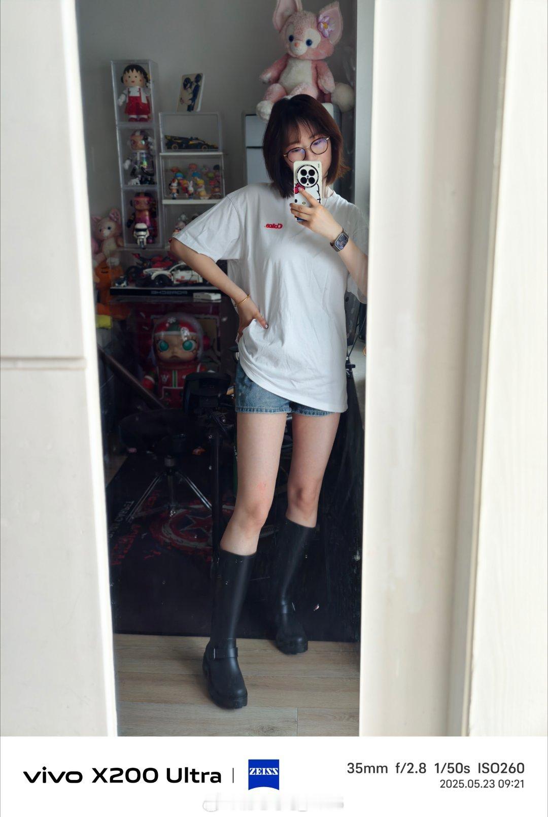 买了一年雨鞋今天终于派上用场了！走呀…踩水玩去了！[太开心][太开心]今日穿搭(