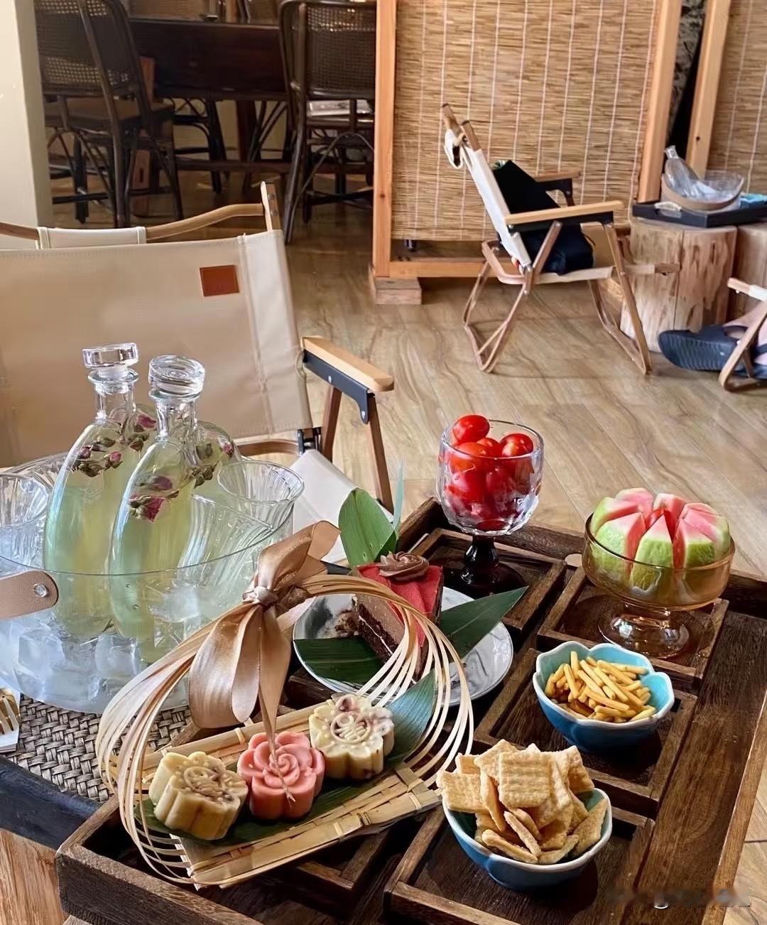 林子大了，什么鸟都有，世界大了，什么人都有。画虎画皮难画骨，知人知面不知心。无论