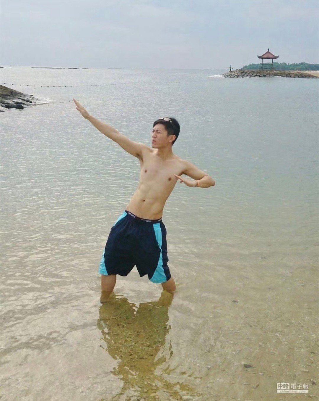 #韦礼安唱慢慢等# 泥小子是有点子反差在身上的🤣最近看《披哥》考古，没想到以前