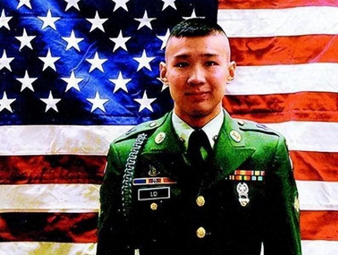 年仅19岁的美国华裔士兵陈宇晖，被美国军官侮辱折磨最终选择了掏枪自杀。

（信息