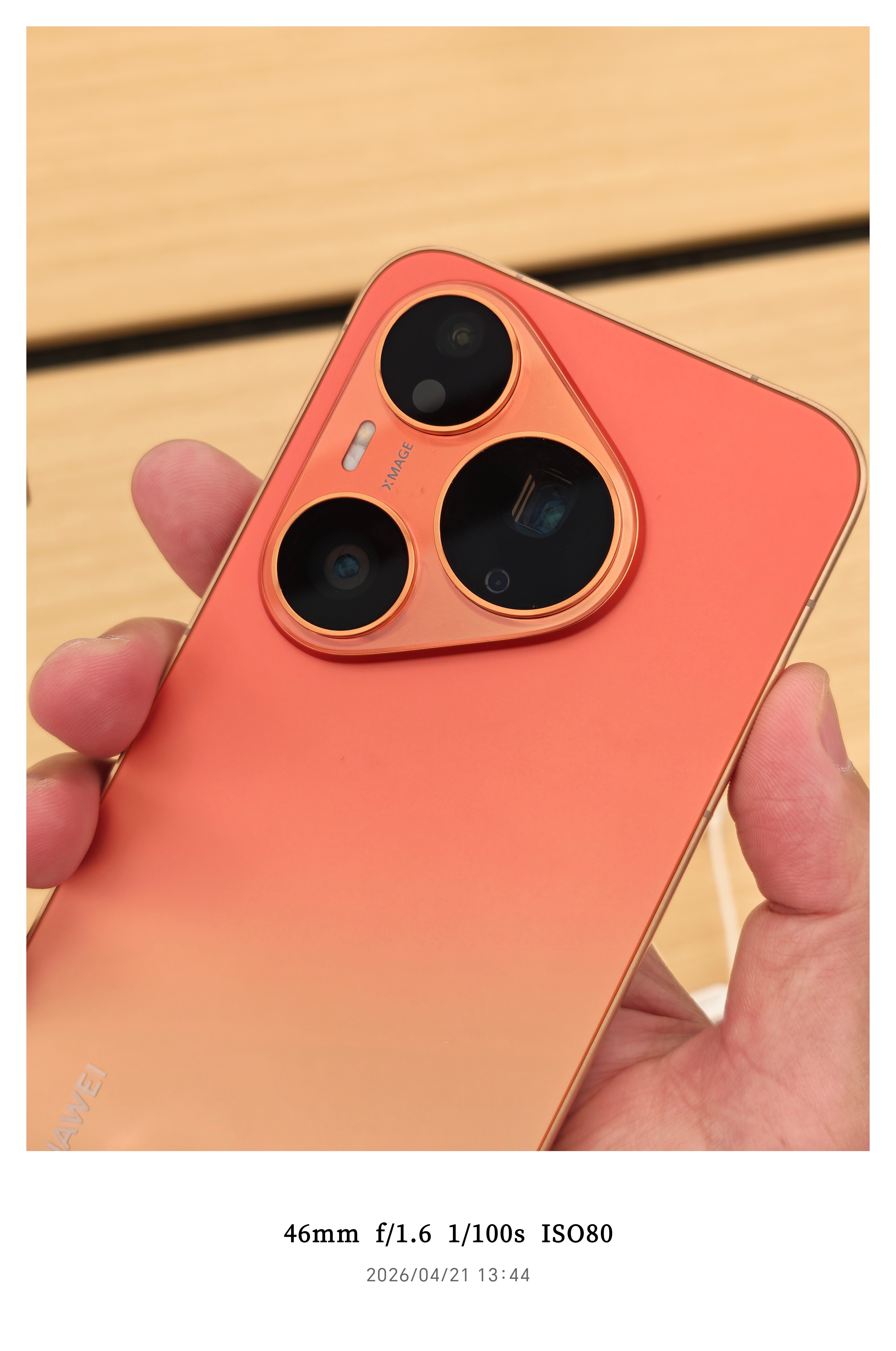 今天回老家了，在老家县城摸了会华为Pura90 Pro和Pura90 Pro M